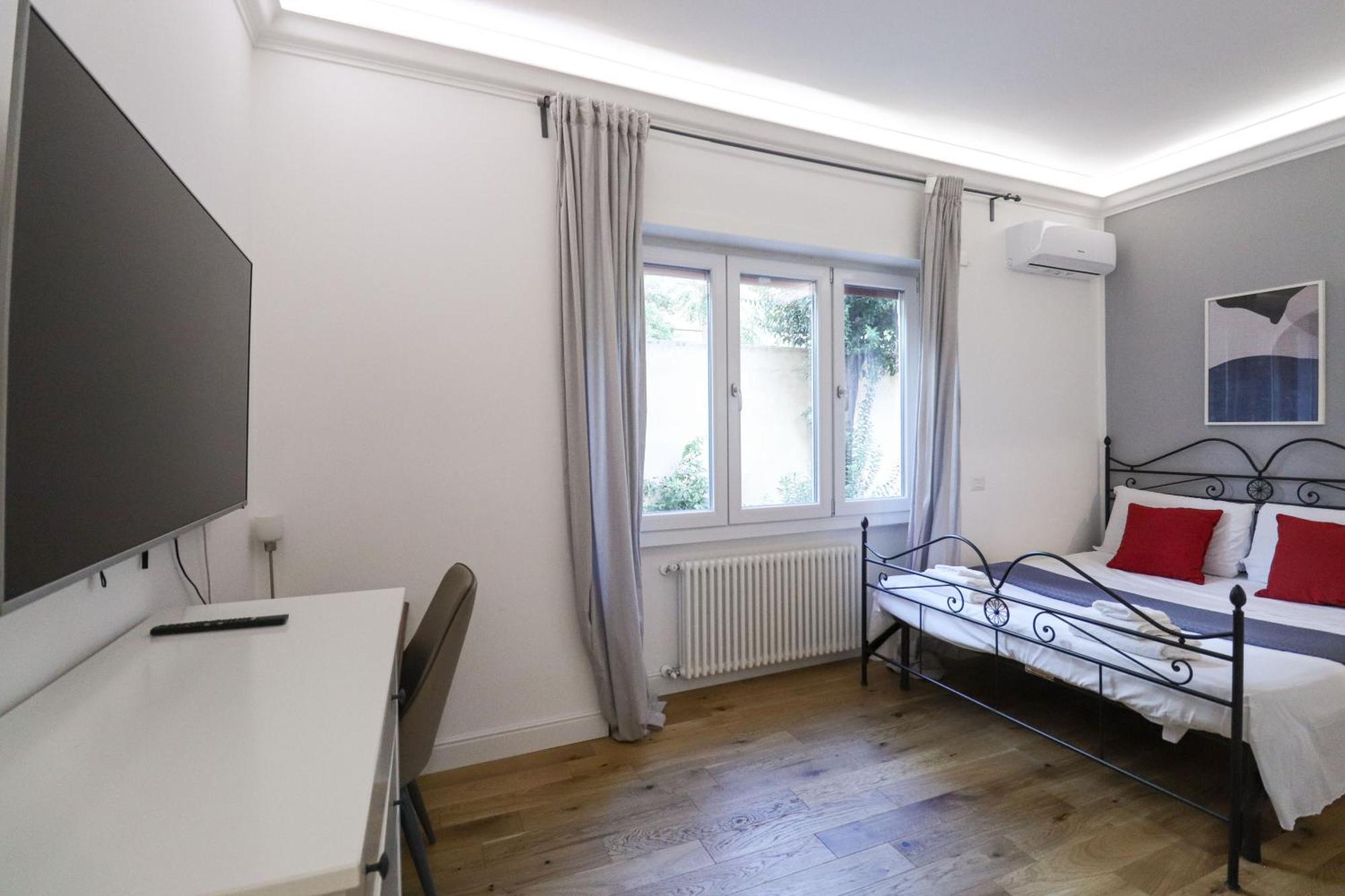 Casilina 403 Spacious 3bdr And 3 Bath *
